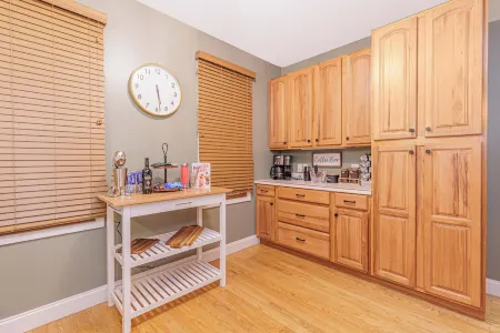 Mountain Views, Game Room, Firepit and Hot Tub in Bryson City