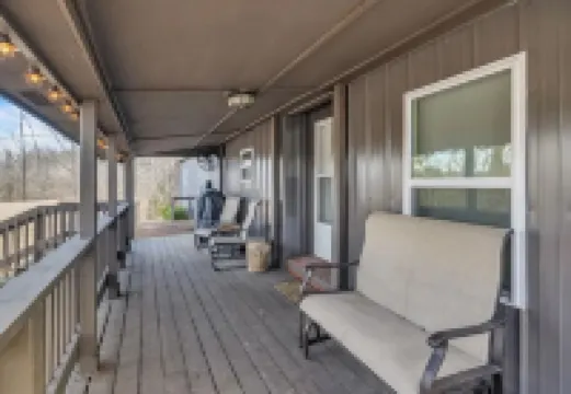 LAKEVIEW LIVING @ LIGHTHOUSE BAY