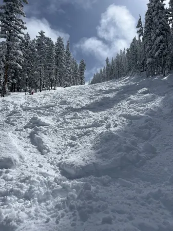 Comfy ski and mountain bike condo walking distance to lift!