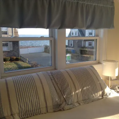 4 Bedrooms, 20 Steps From Private Beach, near Cape Cod Canal Hotels in Wareham