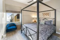 Heart of coastal Oceanside-Ocean view roof top Deck! 100 steps to Beach!