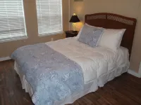 Spacious and Open Freshly Remodeled Beach House, We Rent Golf Carts!!