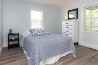 Newly Renovated. Walk to Beach.  Fully Equipped for Beach.  June Rate Discounted Hotel in zona Point Judith Lighthouse