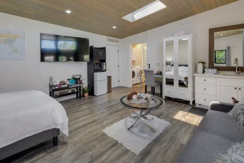 Sparkling Clean Luxury Suite near SF/SFO/BART/CalTrain + EV + Free Parking +WiFi