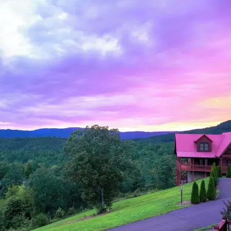 Large Mountaintop Cabin Sleeps 16! Blue Ridge Mountain Views & Wraparound Deck