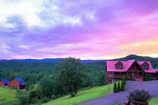 Large Mountaintop Cabin Sleeps 16! Blue Ridge Mountain Views & Wraparound Deck