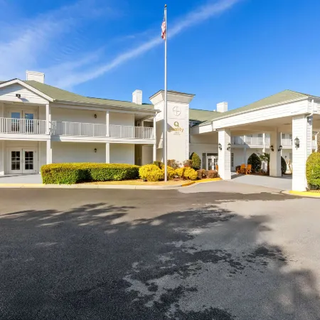 Quality Inn Fayetteville Near Historic Downtown Square