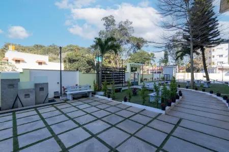 Treebo Premium Emerald Dove