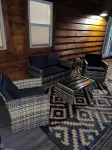 New 4-bedroom cabin in Cleveland with a Hot tub