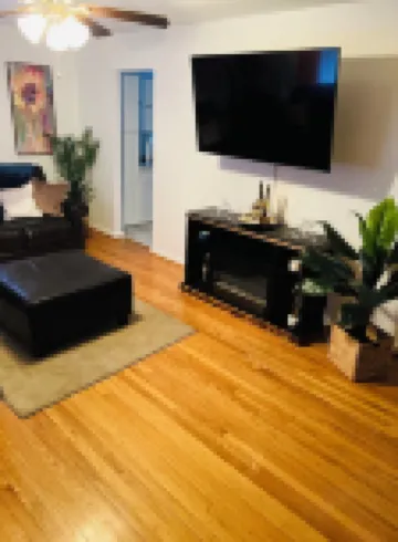 Charming 3-bedroom house in beautiful Jacksonville With WiFI & workspace.