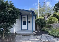 Charming Coastal Cottage, Steps to Ocean & Rockport Village! 앤드류스 포인트 주변 호텔