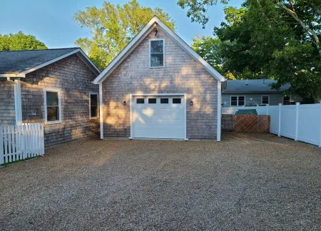 NEW! Edgartown 3 BR 2 Bath Newly Remodeled Home Отели в г. Эдгартаун