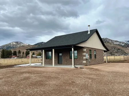 Charming cabin with WiFi - perfect for a cozy getaway