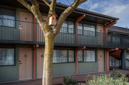 Hotel Campanile Nature - Besançon Ouest Chateaufarine Отели рядом с достопримечательностью «Университет Франш-Конте»