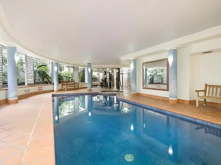 Burleigh Mediterranean Resort Отели рядом с достопримечательностью «Парк Джон Лос»