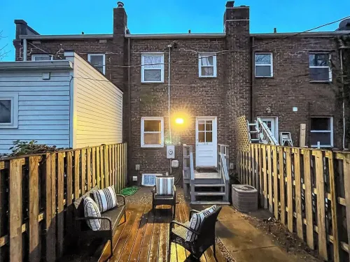 Stylish Old Town, Alexandria Rowhome / Walk to King Street Metro/ Free Parking!