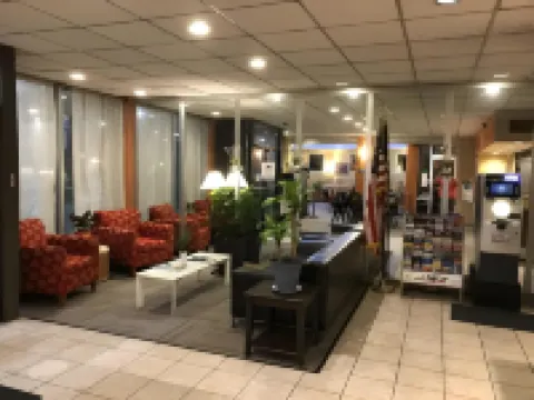 Brentwood Inn & Garden Hotels in Farmington