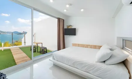 Geoje Star Marine Pool Villa Отели рядом с достопримечательностью «Hakdong Mongdol Beach»
