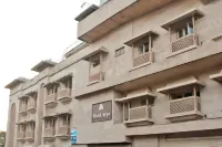 Hotel Arya - Unmarried Couples Are Not Allowed