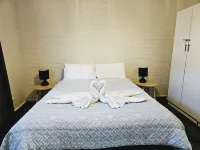 Tranquil retreat on Middleton Road, mid-way between the city and the sea!