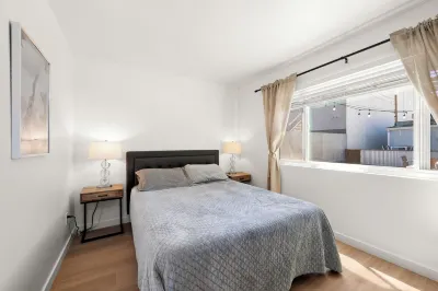 Updated and Cozy Apartment in heart of OB!