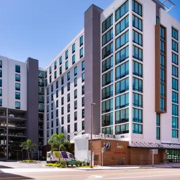 Home2 Suites by Hilton Tampa Downtown Channel District Отели рядом с достопримечательностью «Бейсбольный стадион Леджент Филдс»