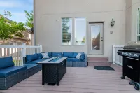 7-bedroom house, Gaming Center, Hot Tub, 35 min from Ski Resorts