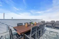 Full Rooftop w/ Panoramic Views + Linens + Towels