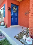 Charming 2-bedroom house in beautiful Port Charlotte with Pool, Hot tub, & WiFi