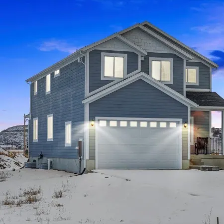 Spacious 6-bedroom home with Ideal Beach access in Garden City.