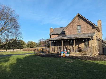 The Lazy Cat Lodge - Hot Tub - Fire Pit