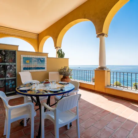 Loggia sul mare