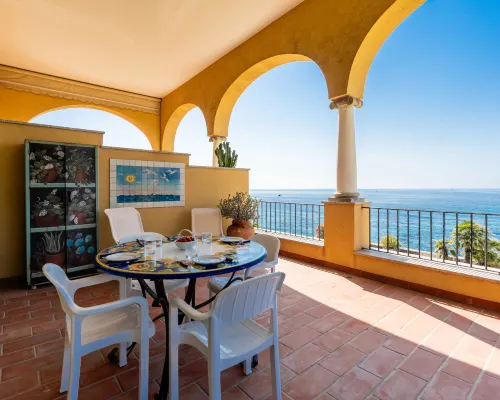 Loggia sul mare Hotels in Latte