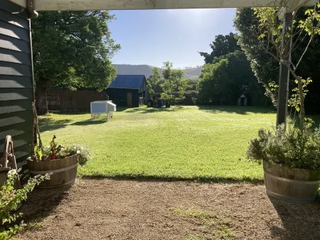 Guest House - Heart of Dungog CBD with a fabulous view Отели в г. Дангог