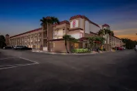 レッド ルーフ  イン プラス + &  スイート ネープルズ ダウンタウン -5TH アベニュー S