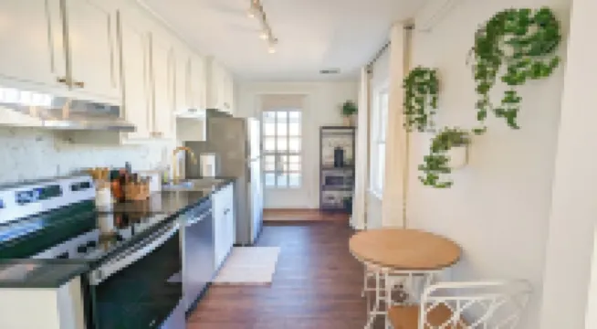 1br Apt in Historic Triplex - 5min walk Swamp Rabbit Trail, 15min walk to dntwn