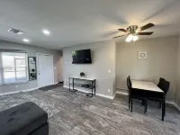 Cozy 2 Bedroom near the Springs