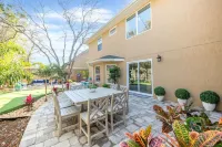 7BD, Heated Pool&Spa, Walk to Beach, PutPut, Golf Cart, 10 min. to Downtown!