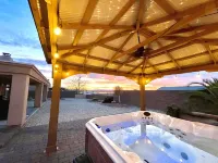 Wknd@Bernies Beautiful Sunset-Water Views, Prvt Heated Hot Tub, Large Game Room!