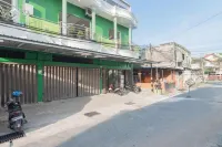 RedDoorz Plus Near Siloam Hospital Balikpapan Hotels in Balikpapan