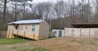 Charming NEW 2 BR Cottage, WiFi & Pet Friendly in Convenient Steele