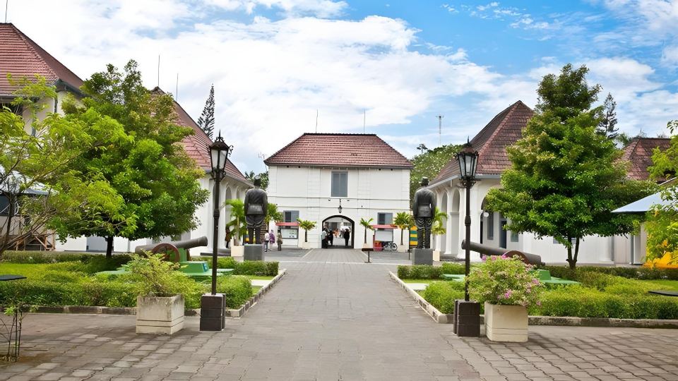 GRIYA BANSU: Ndalem Ibu Homestay