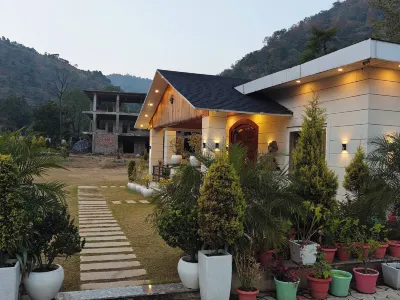 The Paradise - Luxury 3BR Villa near the Airport in Dehradun Hotel dekat Bandara Dehradun