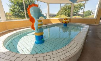 Wooden Bungalow with Dishwasher Near the Beach