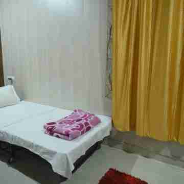 R Empire Dvanagere Rooms