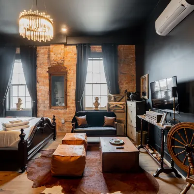 Pickle Factory Hotel - 2Br Next to Wenzel Distillery โรงแรมใกล้สวนสาธารณะซอว์เยอร์พอยต์