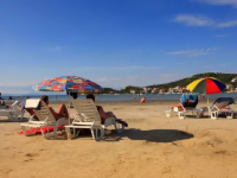 Pretty Apartment with Terrace on Island Rab Hoteles en Kampor