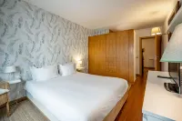 Nomad's Family - 2Bdr Beach Vibe Matosinhos - Parkplatz