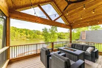 Luxurious 3BR on Lake Saluda w/ Kayaks, Fire Pit