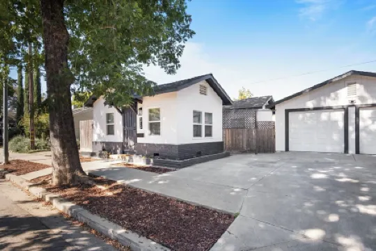 Serene and Stylish Getaway - Modesto, CA